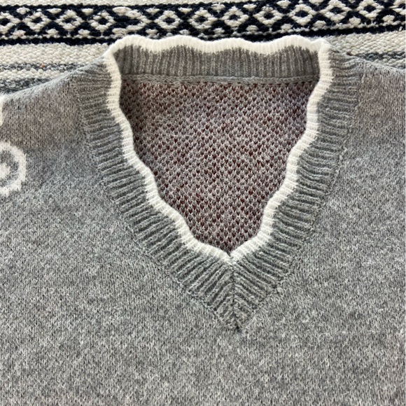 Gray Floral V-Neck Scalloped Sweater Volup Plus Size 4X/5X - Picture 6 of 8